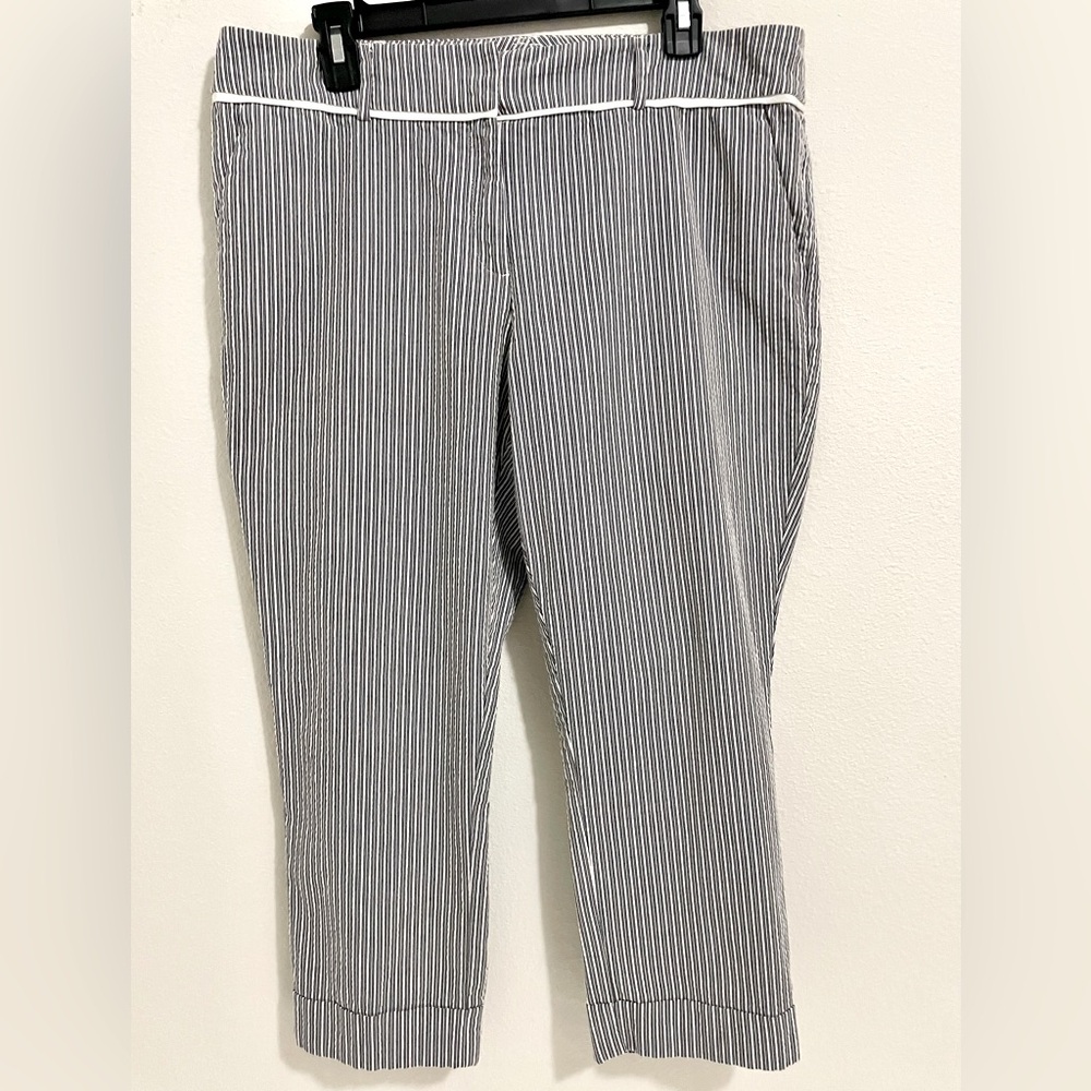 New York & Company Black and White Striped Capris